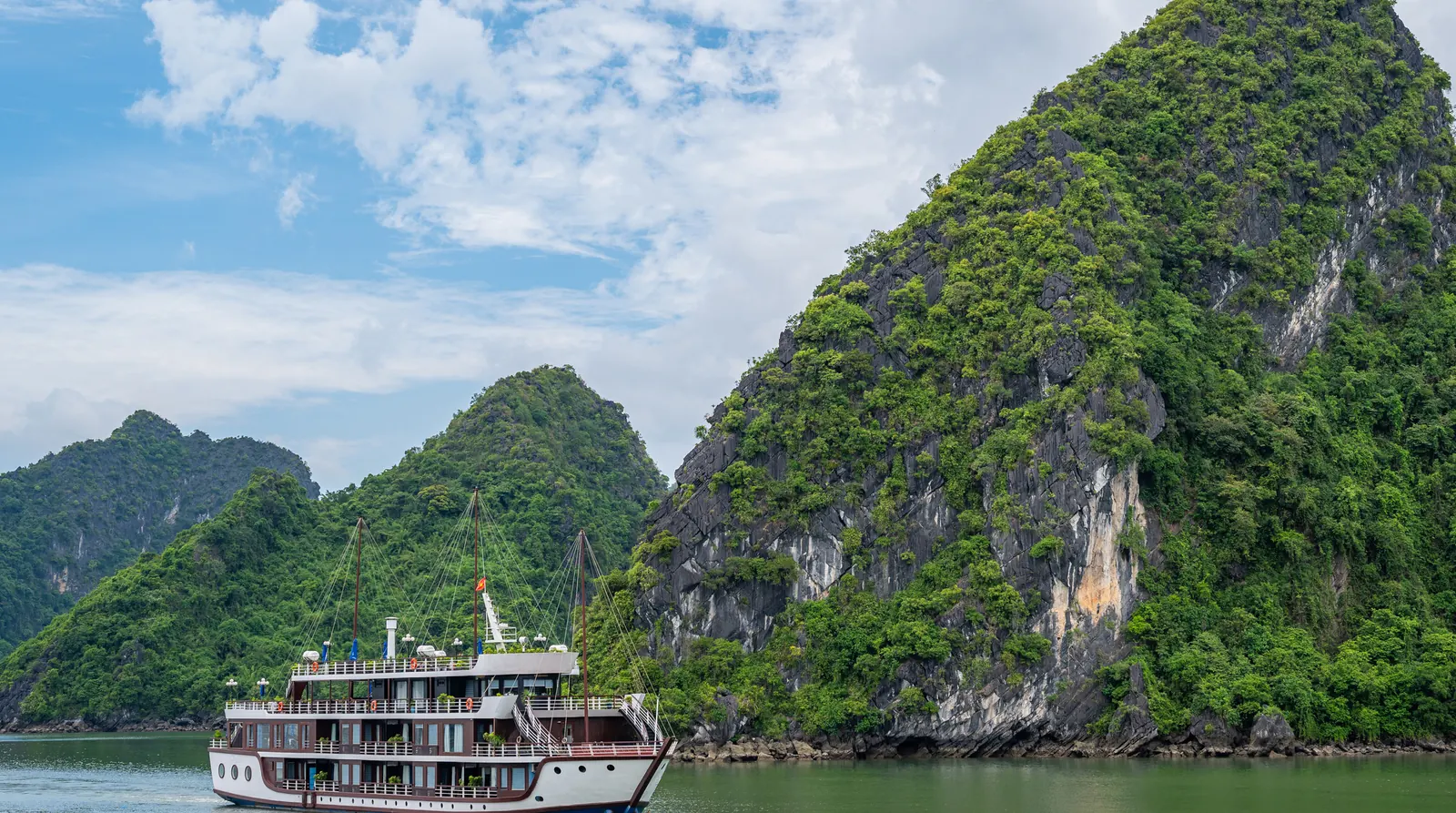 Ha Long Bay & Hoi An